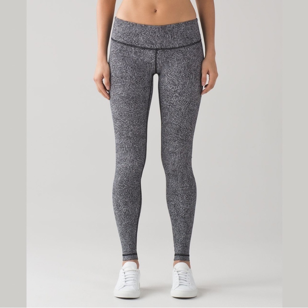 LULULEMON Wunder Under Pant III Line Up White and Black Leggings, size 2